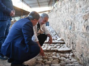 Vali Şıldak Antik Kent Kazılarını Ziyaret Etti