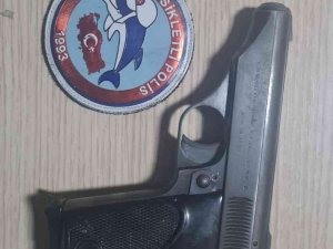 Ruhsatsız Tabancayla Polise Yakalandı