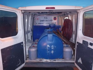 İ̇zmir’de 2 Bin 300 Litre Bandrolsüz İçki Ele Geçirildi