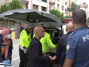 Kadıköy’de Direğe Çarpan Otomobil Yan Yattı: 1 Yaralı
