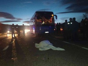 Antalya’da Tur Otobüsü Motosiklete Çarptı: 1 Ölü