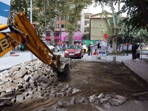 Cebesoy Sokak’ta Yenileme Çalışmaları Başladı