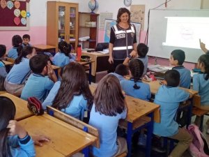 Minik Öğrencilere Suçtan Korunma Yöntemleri Anlatılıyor