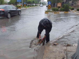 Burhaniye’ De Yağmur Yolları Göle Çevirdi