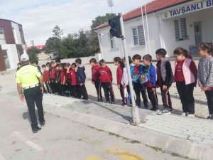 Tavşanlı’da 329 Öğrenciye Güvenli Trafik Kullanımı Konusunda Eğitim Verildi