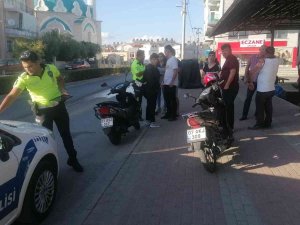 Otomobilin Çarptığı Motosiklet Sürüklenip Önünde Giden Motosiklete Çarptı