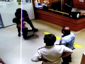 İ̇stanbul’da Polisin Kurtardığı Kadın, Polise Kafa Attı