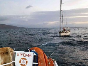 İ̇stanköy Adasına Sürüklenen Tekne Kurtarıldı