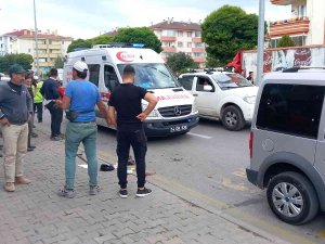 Geri Geri Gelen Hafif Ticari Aracın Çarptığı Yaşlı Adam Ağır Yaralandı