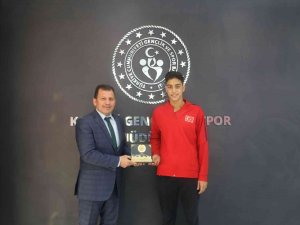 Ali İ̇hsan Kabakcı Milli Sporcular İle Bir Arada