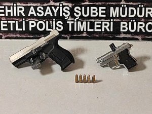 Şüpheli Şahısların Üzerinde 7 Adet Tabanca Ele Geçirildi