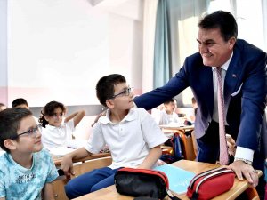 Başkan Dündar, 12 Bin 200 Öğrenci İle Buluştu