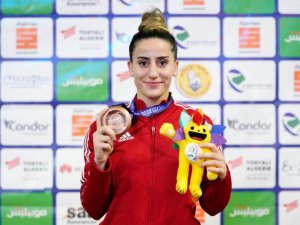 Gizem Özer, Dünya Üniversiteler Boks Şampiyonası’nda Yarı Finale Çıktı