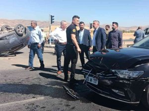 Ak Parti Elazığ İ̇l Başkanı Yıldırım’ın Bulunduğu Araç Kaza Yaptı