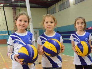 Yunusemre’de Kış Voleybol Kursu Kayıtları Başladı