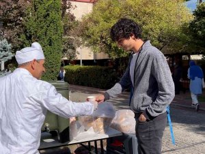 Öğrencilere Ücretsiz Çorba Hizmeti