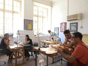 Deü, Çalgı Yapım Ustalarını İ̇zmir’de Buluşturdu