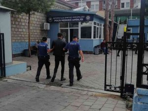 Sahte Başkomiser Yemek Parasını Ödemeyince Yakalandı