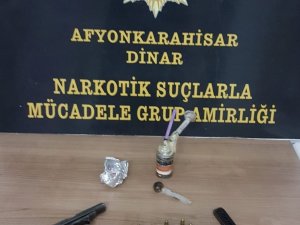 Uyuşturucu Ve Tabanca İle Yakalandılar