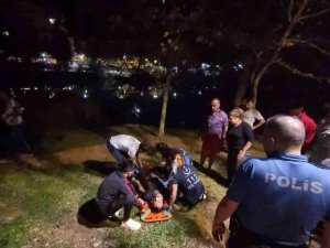 Irmakta Boğulmak Üzere Olan Kişiyi Vatandaşlar Kurtardı