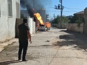 Yanan Lpg’li Otomobil Mahallede Paniğe Neden Oldu