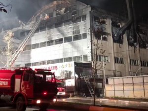 Sultanbeyli’de Çelik Tencere Fabrikasında Çıkan Yangın 13 Saat Sonra Söndürüldü