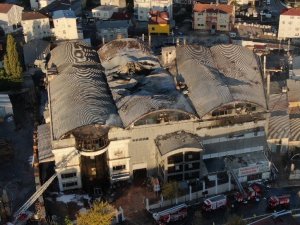 Sultanbeyli’de Yanan Fabrikadaki Hasar Gün Ağarınca Ortaya Çıktı