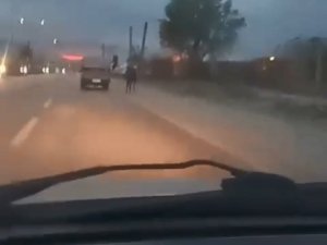 Bursa’da Atı Kamyonetle Böyle Sürüklediler