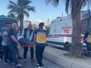 Yolun Karşısına Geçmeye Çalışan Vatandaşa, Motokurye Çarptı
