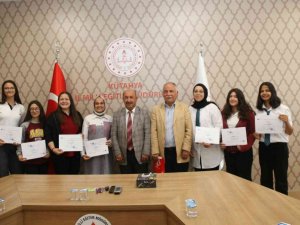 Fransa’dan Dönen Proje Ekibi Öğrencileri Müdür Başyiğit’i Bilgilendirdi