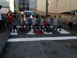 Alaplı’da Yaya Geçitleri Kırmızıya Boyandı