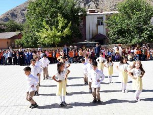 Çatak’ta ‘İ̇lköğretim Haftası’ Coşku İle Kutlandı