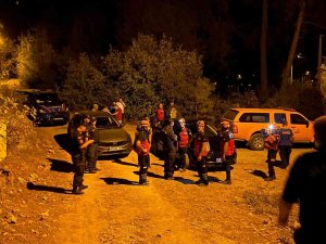 Doğa Yürüyüşünde Kaybolan Turistleri Jak Ekipleri Buldu