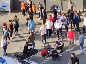 Maltepe’de Su Almak İçin Yolun Karşısına Geçen Öğrenciye Araba Çarptı