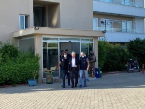 Gözaltına Alınan Mersin Büyükşehir Belediyesi Basın Yayın Daire Başkanı Gündeş Adliyeye Sevk Edildi