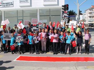 Yalova’da Yaya Geçitleri Farkındalık İçin Kırmızıya Boyandı