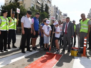 Antalya’da, ‘Yayalara Öncelik Duruşu, Hayata Saygı Duruşu" Etkinliği Düzenlendi