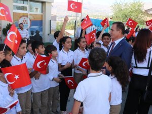 Hakkari’de ‘Yayalara Öncelik Duruşu, Hayata Saygı Duruşu’ Etkinliği