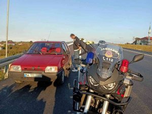 Çaldığı Otomobille Geziyordu, Kovalamacanın Ardından Yakayı Ele Verdi