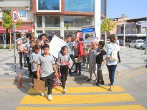 Sarıgöl’de ’Yayalara Öncelik Duruşu, Hayata Saygı Duruşu’ Uygulandı
