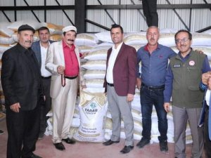 Güroymak’ta Güzlük Buğday Tohumu Dağıtıldı