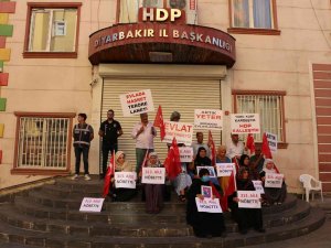 Evlat Nöbetindeki Ailelerin Oturma Eylemine Bir Aile Daha Katıldı