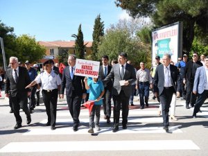’Yayalara Öncelik Duruşu, Hayata Saygı Duruşu’ Sloganıyla Yaya Geçitleri Boyandı