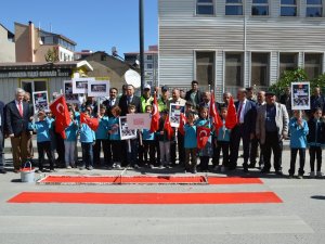 Tatvan’da Yaya Geçitleri Kırmızıya Boyandı