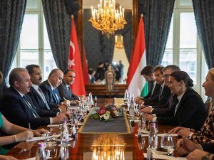 Tbmm Başkanı Şentop, Macaristan Cumhurbaşkanı Novak İle Görüştü