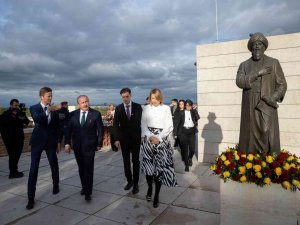 Tbmm Başkanı Şentop, Macaristan’da Gül Baba Türbesi’ni Ziyaret Etti