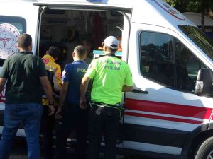 İ̇ki Otomobil Çarpıştı: 1 Yaralı