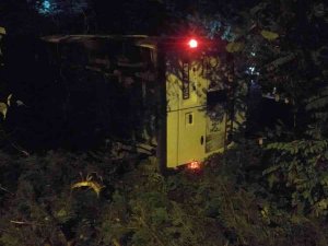 Yoldan Çıkan Minibüs Ormanlık Alana Uçtu