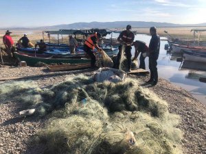 Gölde Yasak Olan Ağlara El Konuldu