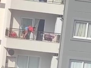 Annelerinin Ölmemesi İçin Ayağına Sarılıp Ağladılar